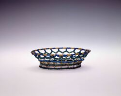 ガラス絵ビーズ皿 / Bead Tray with Painted Glass Bottom image