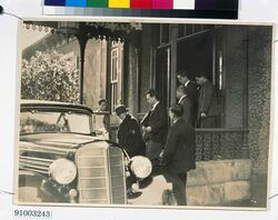 写真 高橋是清 官邸玄関にて / Photograph: Takahashi Korekiyo at the Entrance Hall of the Prime Minister’s Official Residence image