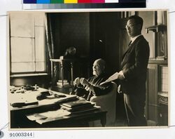 写真 高橋是清 官邸大臣室にて / Photograph: Takahashi Korekiyo at the Office of the Prime Minister’s Official Residence image