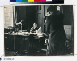 写真 高橋是清 官邸大臣室にて / Photograph: Takahashi Korekiyo at the Office of the Prime Minister’s Official Residence image
