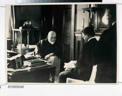 写真 高橋是清 官邸大臣室にて / Photograph: Takahashi Korekiyo at the Office of the Prime Minister’s Official Residence image
