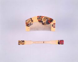 櫛・笄(漆塗龍模様) / Comb and Kōgai (With Lacquered Dragon Design) image