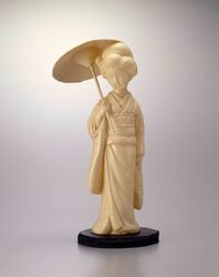 セルロイド製置物 カサと女 / Celluloid Object, Parasol and Girl image