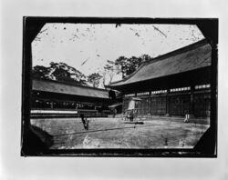 文部省博物局主催博覧会湯島聖堂会場 金の鯱と陳列 / Yushima Seido Site, Exposition Sponsored by Ministry of Education's Museum Bureau: Golden Shachihoko and Displays image