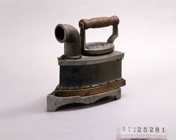 ジュラルミン製炭火アイロン / Duralumin Charcoal Fire Iron image