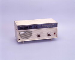 ラジオ / Radio image