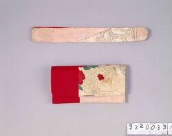 紅に牡丹文合せ懐中たばこ入れ / Pocket Tobacco Pouch with Peony Pattern in Red image