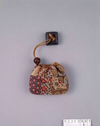 古渡インド更紗寄裂巾着 / Drawstring Pouch Made with Patchwork Cloth using Antique Chintz from India image