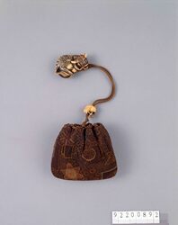 文様縫つぶし巾着 / Drawstring Pouch Made with Nuitsubushi Embroidery Cloth image