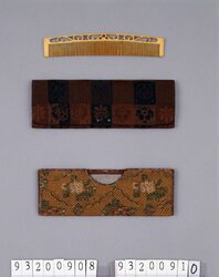 つづれ織花文櫛袋 蔓文透し櫛 / Tsuzureori Hand-Woven Fabric Comb Case with Floral Design, Comb with Openwork Vine Design image