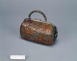 葡萄手金唐革手提形袋物 / Bag with Vine Handles Made with Thin Leather with Gold Patterns image