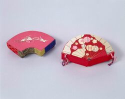 扇形花散箱細工 / Fan-Shaped Box with Flower Petals image