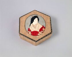 婦人押絵六角形箱細工 / Hexagonal Box with Oshie (Dried Flower) Decoration of a Woman image