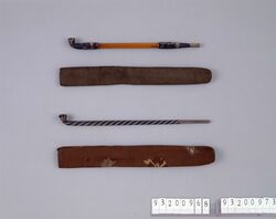 つづれ織煙管筒並びに煙管 / Tapestry Weave (Tsuzureori)  Textile Pipe Case and Pipe image