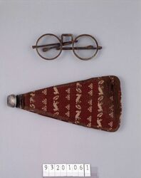 菖蒲に動物織物眼鏡入 眼鏡 / Fabric Eyeglass Case with Iris and Animal Design, Glasses image