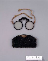青海波模様紙製懐中眼鏡入 眼鏡 / Portable Paper Eyeglass Case with Seigaiha (Wave) Pattern, Glasses image