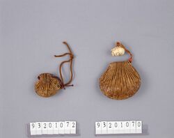 縞寄革巾着 / Striped Leather Drawstring Pouch image