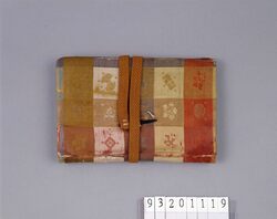 宝尽し平織紙入れ / Plain Woven Purse with Design of Treasures image