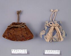 盃文織守袋 / Fabric Amulet Case with Sake Cup Design image
