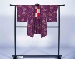 羽織(綸子)赤紫地に花模様 / Haori (Rinzu); Floral Pattern on Reddish Purple Fabric image