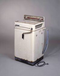 クミアイ電気洗濯機 900型 9-2536 / Kumiai Electric Washing Machine, Model 900 9-2536 image