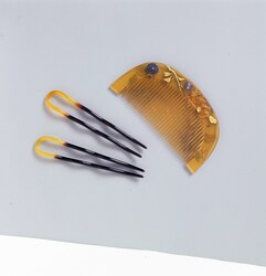 櫛・笄(鼈甲金銀象嵌芍薬模様付) / Comb and Kōgai (Tortoiseshell with Gold and Silver Inlaid Peony Design) image