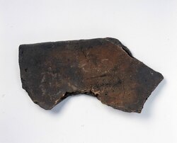文字瓦(戸主占部乙万呂)(武蔵国分寺出土) / Moji Gawara (Excavated from Musashi Kokubunji) image