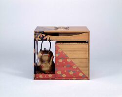 梅竹蒔絵提重 / Picnic Box with Plum and Bamboo Design in Makie image