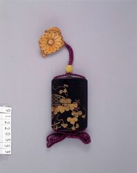夕顔蒔絵印籠 / Inro (Small Nested Caddy) with Moonflower Design in Makie image