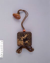 竹雀蒔絵印籠 / Inro (Small Nested Caddy) with Bamboo and Sparrow Design in Makie image