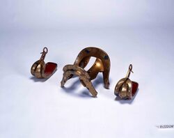 香札香包蒔絵鞍鐙 / Incense Plate and Wrapping-Lacquered Stirrup image