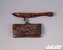 打出し金唐革南蛮船図腰差したばこ入れ / Gilded Leather Tobacco Pouch with Nambansen (early European ship) Pattern, with Pipe Case