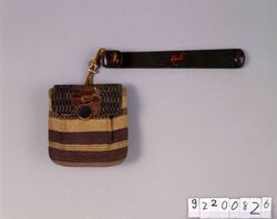 間道縞一つ提げたばこ入れ / Tobacco Pouch Made of Striped Textiles from China (Kandojima), with Netsuke image