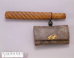 銀唐革腰差したばこ入れ / Gilded Leather Tobacco Pouch, with Pipe Case image