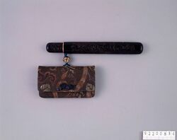 甲州印伝唐草染革腰差したばこ入れ / Koshu Inden Dyed Leather Tobacco Pouch with Arabesque Pattern, with Pipe Case image