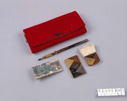 紅羅紗化粧具入 白銅初音字入懐中鏡 紅板 紅筆 白粉刷毛 愛宕山図紙製白粉入 / Red Woolen Cloth Cosmetic Box, Pocket Mirror with the Japanese Character Hatsune (Singing Voice of the Japanese Nightingale Heard for the First Time that Year), Beniita Cosmetic Tool, Benifude (Lipstick Brush), Makeup Brush, Paper Case for Face Powder with an Illustration of Atagoyama image