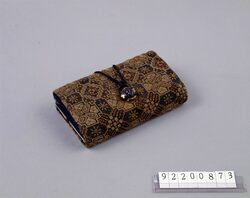 蜀江文縫つぶし鏡入 花文手鏡 / Mirror Case with Made with Nuitsubushi Embroidery Cloth with Shokkōmon Design, Hand Mirror with Floral Design image