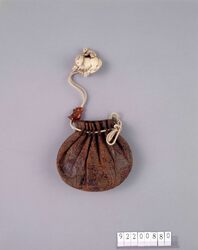 金唐革巾着 / Drawstring Pouch Made with Japanese Leather Paper image
