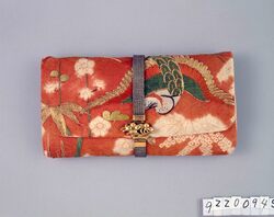 紅染綸子鶴刺繍袋物 / Bag Made with Red Silk Fabric with Crane Design Embroidery image