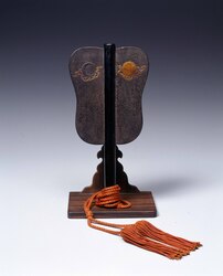 軍配と台(東八拳土俵用) / Gunbai Fan and its Stand (for Tōhachiken Ring) image