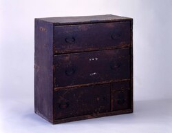塗箪笥 / Lacquered Tansu (Chest of Drawers) image