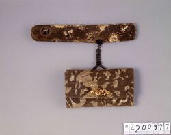 菖蒲革腰差したばこ入れ / Leather Tobacco Pouch with Iris Pattern, with Pipe Case image