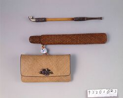 パナマ製腰差したばこ入れ / Panamanian Tobacco Pouch and Pipe, with Pipe Case image