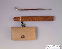 パナマ製腰差したばこ入れ / Panamanian Tobacco Pouch and Pipe, with Pipe Case image