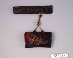 金唐革腰差したばこ入れ / Gilded Leather Tobacco Pouch, with Pipe Case image