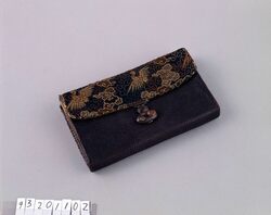 雲鶴文織黒革紙入 / Black Leather Purse with Design of Clouds and Cranes image
