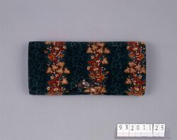 花唐草文絵天鵞紙入 / Velvet Purse with Floral Arabesque Design image