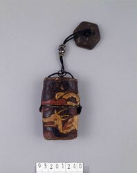 筒型龍文一つ提げたばこ入れ / Tube Shaped Tobacco Pouch with Dragon Pattern, with Netsuke image