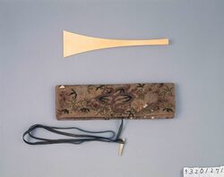相良刺繍撥袋 象牙撥 / Sagara Embroidered Bag for Plectrums, Ivory Plectrum image