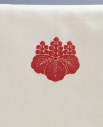 白羅紗地桐紋入火事装束 / Firefighter’s Clothing (Surcoat of White Wool with Paulownia Crest) image